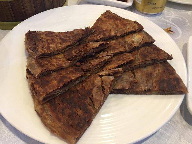餐食上首先肯定必选他家的烤鸭,吃过的肯定都知道他家的鸭子